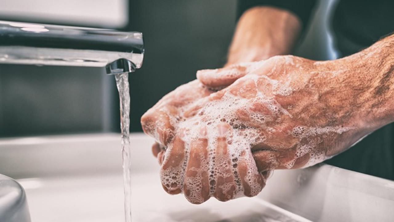 Removing fiberglass from skin (Image via YouTube)